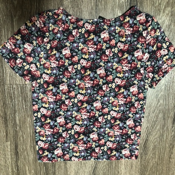 Forever 21 Floral Print T-shirt - Black, Size S - Picture 4 of 4